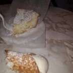 La mejor torta de ricota y canoli en Maria, North End.