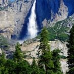 Gran cascada de Yosemite, vista desde el estacionamiento.