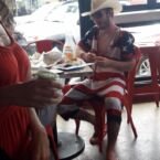 Personajes con los que uno se cruza, en Taco Stand