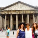 El teatro de fondo de estilo romano.