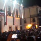 El grito ante una multitud