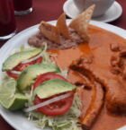 Costilla de cerdo con salsa a base de semillas de cactus. Estaba espectacular!!