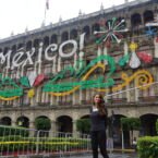 Zócalo adornado para los festejos de la Independencia