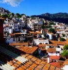Vista de Taxco desde el restaurante Del Ángel. Ciudad en la montaña.
