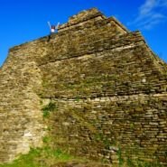 Gigante pirámide arriba de todo!