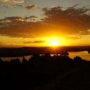 Increíble atardecer cima de templo principal de Yaxha