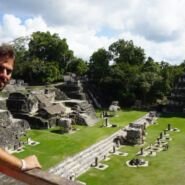 Vista de la Plaza Central desde el Templo II. Desde todos los ángulos es espectacular!