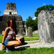 Estelas en la playa central.