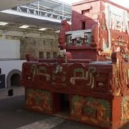 Réplica de la pirámide rosalila encontrado dentro de otra pirámide