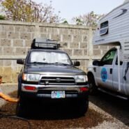Aprovechando la generosidad, cargamos agua y lavamos los autos
