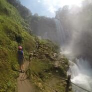 Empezamos la travesía hacia las cuevas detrás de las cascadas