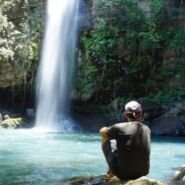 Despues de un abrupto cambio de vegetación, llegó la refrescante cascada.