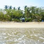 Camping con sombra sobre la playa. Que mas pedir?