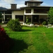 Lindas casitas en Cerro punta. En Panama se ve mucha riqueza.