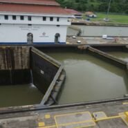 Las compuertas que juegan un papel fundamental para contener y vaciar el agua según la necesidad