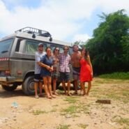 Con los chicos de Costa Rica, nuestro compañeros de contenedor de Panamá a Colombia