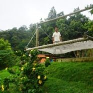 Martín en la hamaca que da al valle